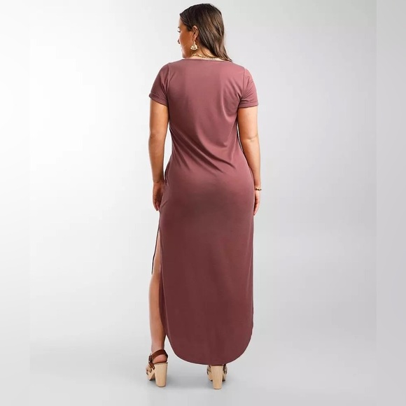 Daytrip Solid Maxi Dress - Picture 2 of 8